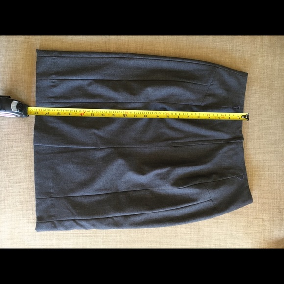 H&M grey fitted skirt suit. Size 4 jacket size 6 skirt. - Picture 6 of 7